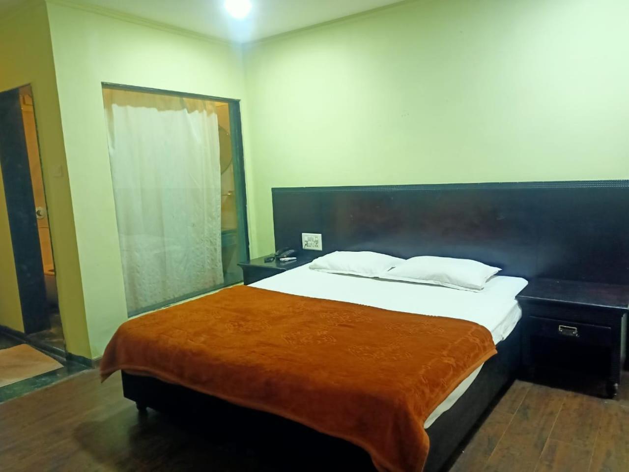 Hotel Skylark Nágpur Kültér fotó
